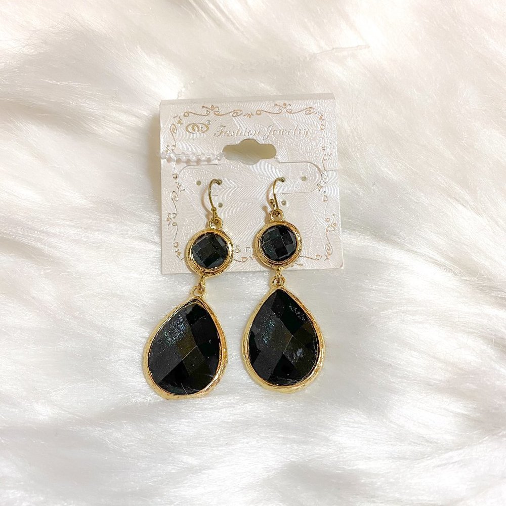 Black Stone Teardrop Dangling Earrings NWT